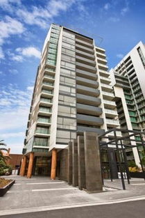 墨尔本圣基尔达路全新一室一厅公寓出租，带车位，专业物业管理